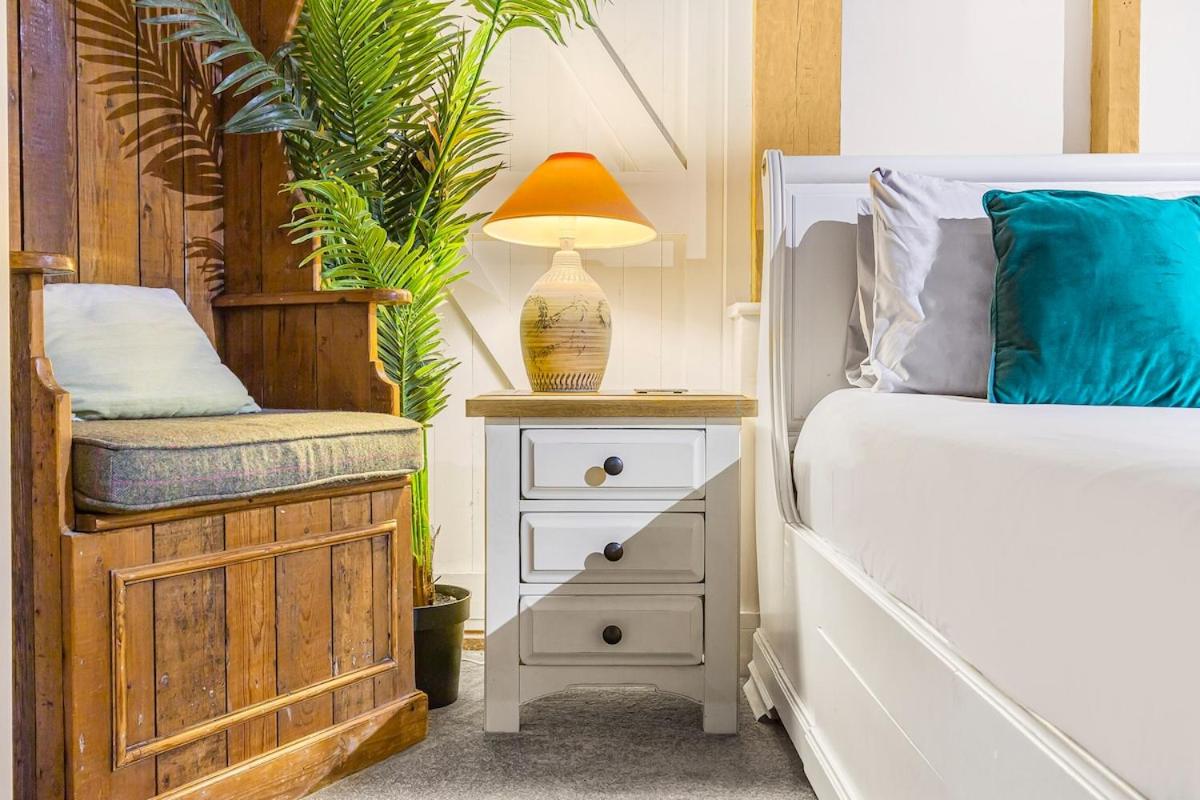 The Dairy Cottage with hot tub & pizza oven