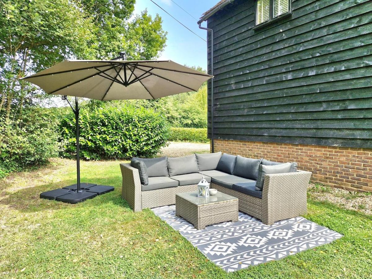 The Dairy Cottage with hot tub & pizza oven