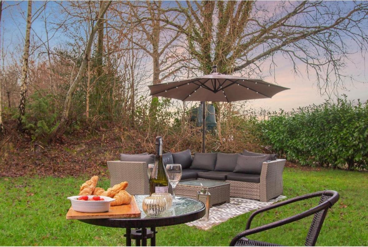 The Dairy Cottage with hot tub & pizza oven