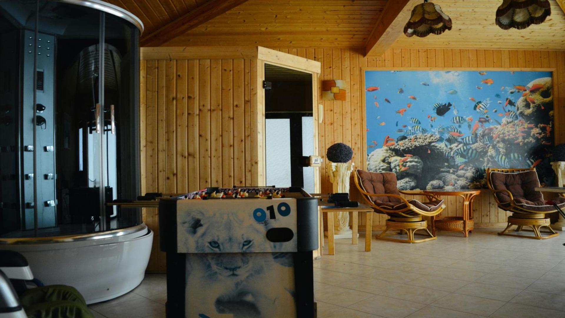 Communal lounge/ TV room