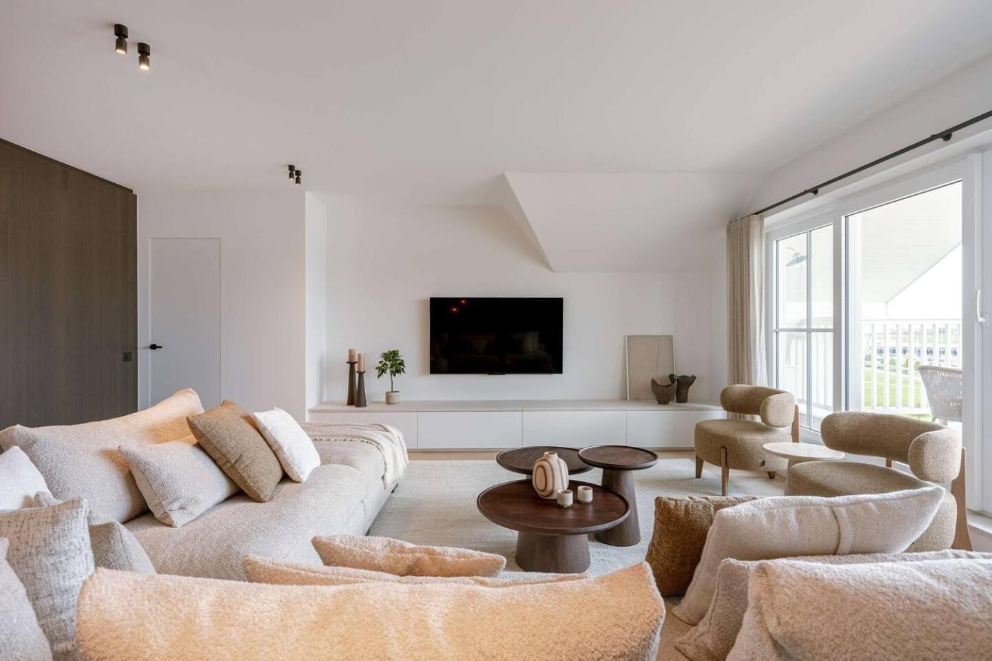 Communal lounge/ TV room