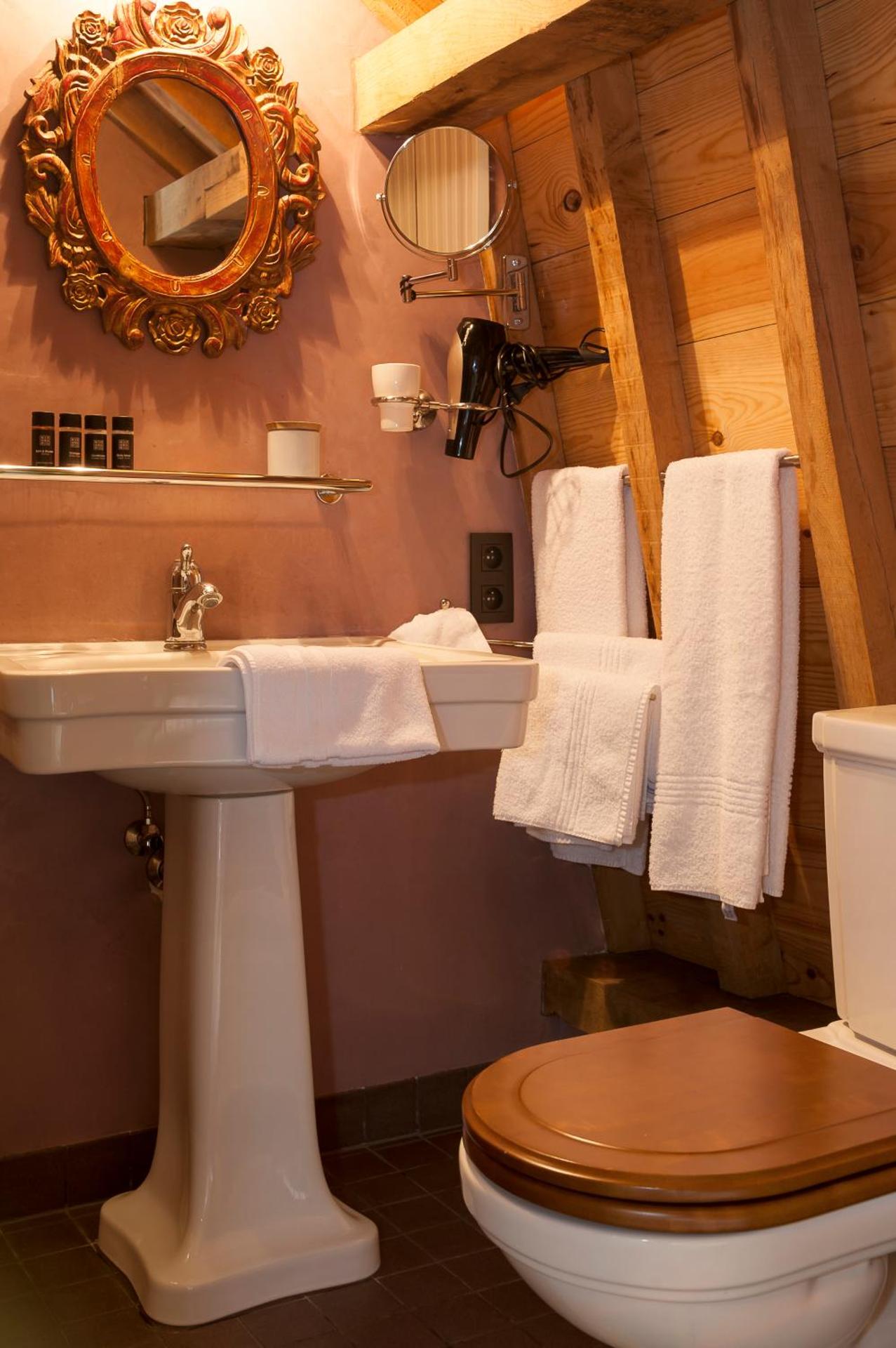 Deluxe Suite with Canal View