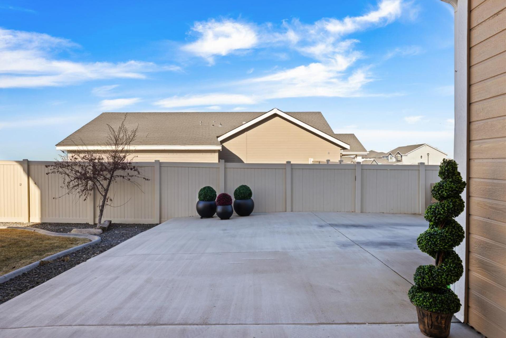 Chic & Cozy Room, Unique Design, Shared Amenities Near CofI and Lake Lowell