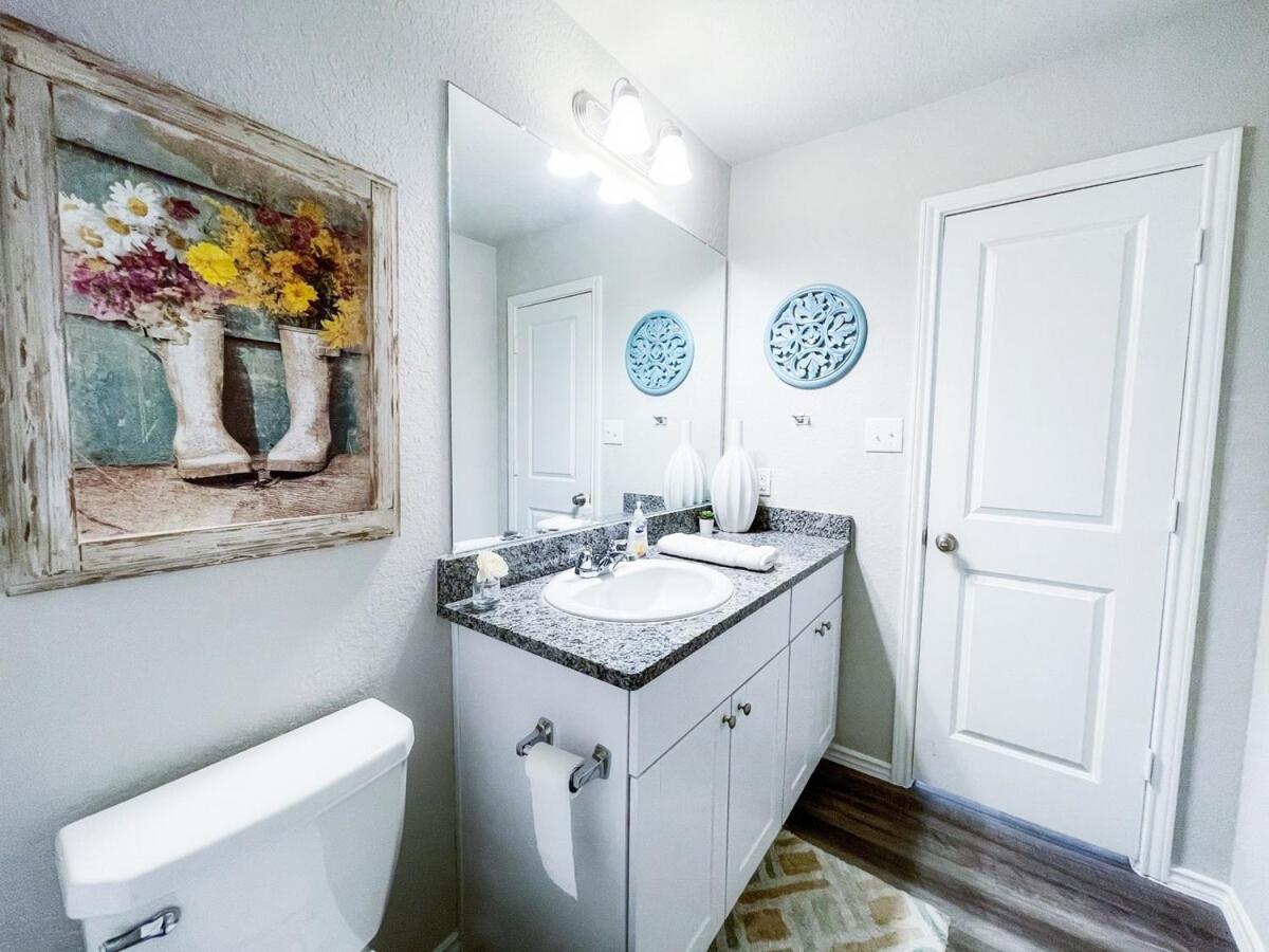 Family Cottage Cozy Family Gem near SeaWorld Lackland