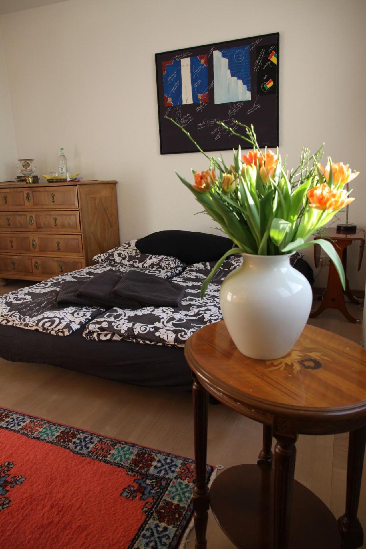 Ruhiges Zimmer in Nähe Kurfürstendamm mit eigener Regendusche