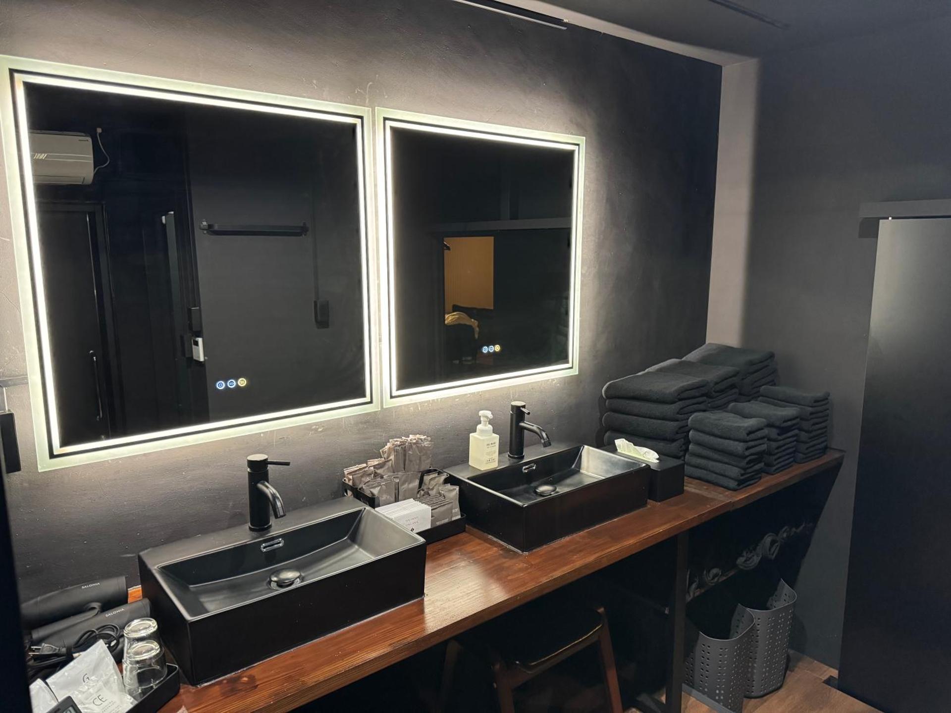 Black Villa Naha 最大8名宿泊可 136平米 美栄橋駅 徒歩1分 国際通り 徒歩7分