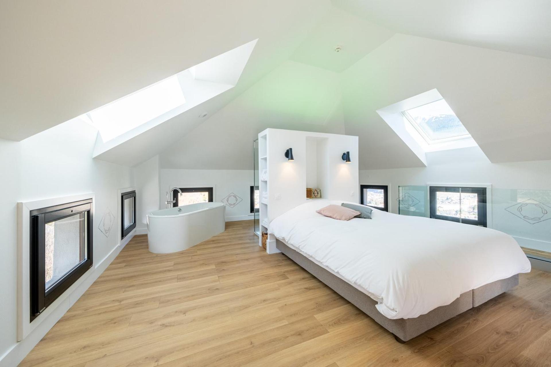 Photo of the whole room