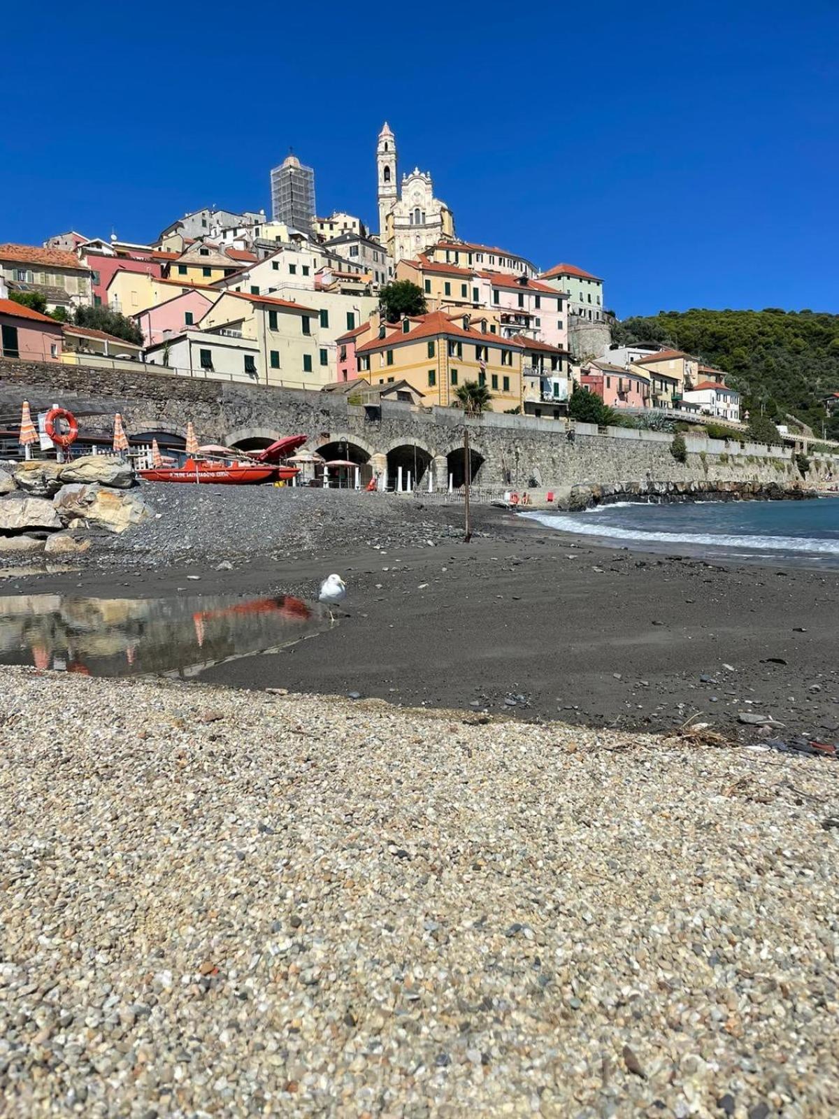 Sea View Suite - Sleeps 3 - Free Parking