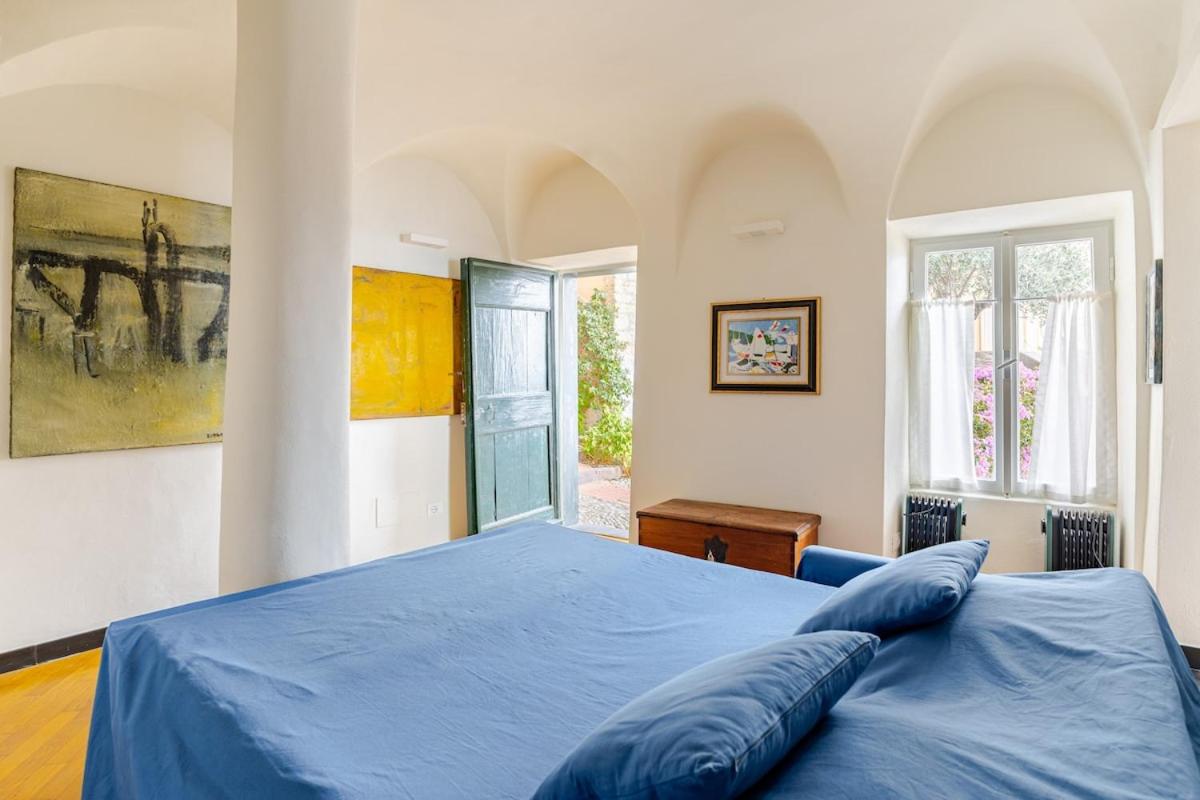 Sea View Suite - Sleeps 3 - Free Parking