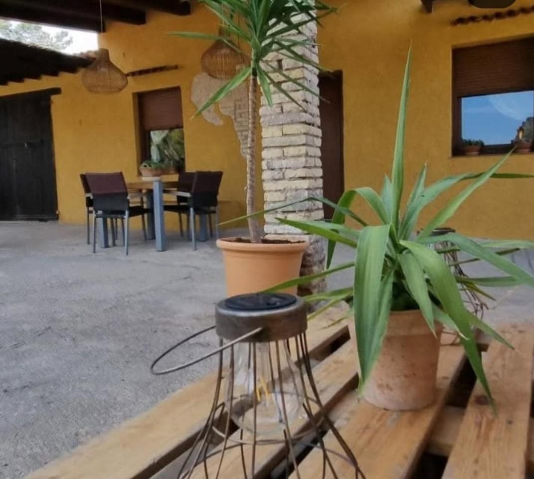 Casa con vistas, piscina y animales de granja, LA CASETA