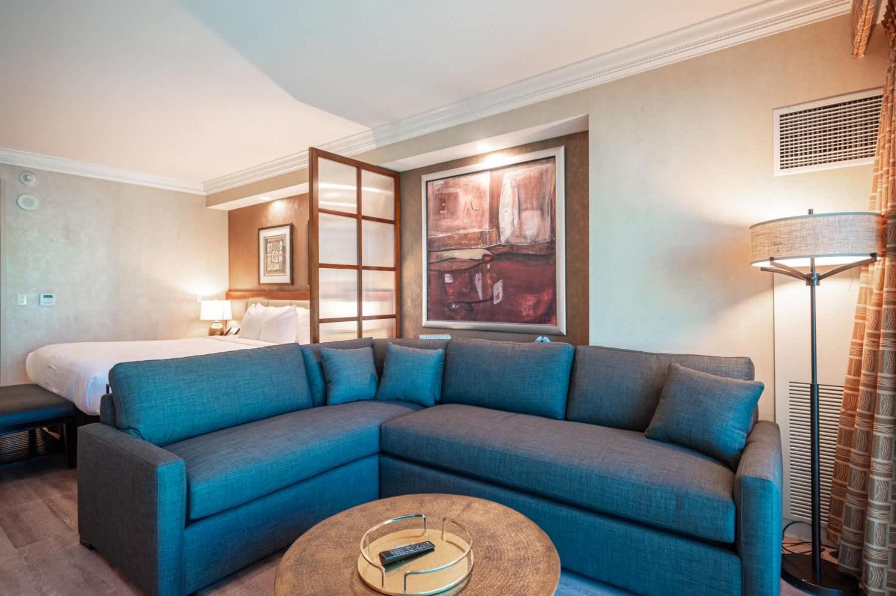 No Resort Fee Strip View Balcony+ Free Valet+ Pool