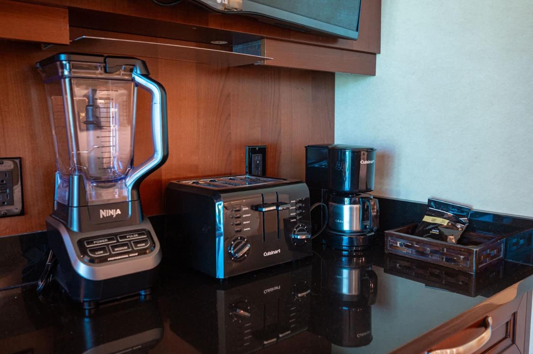 No Resort Fee Strip View Balcony+ Free Valet+ Pool