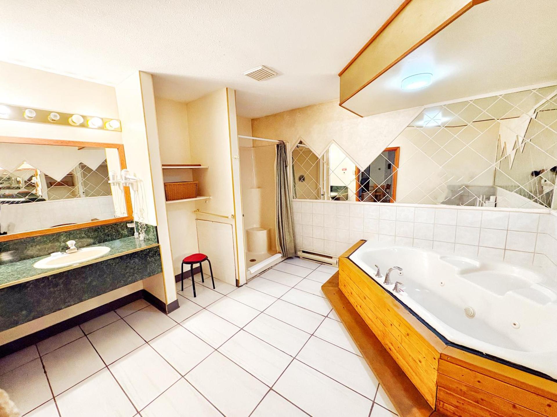 King Suite with Spa Bath