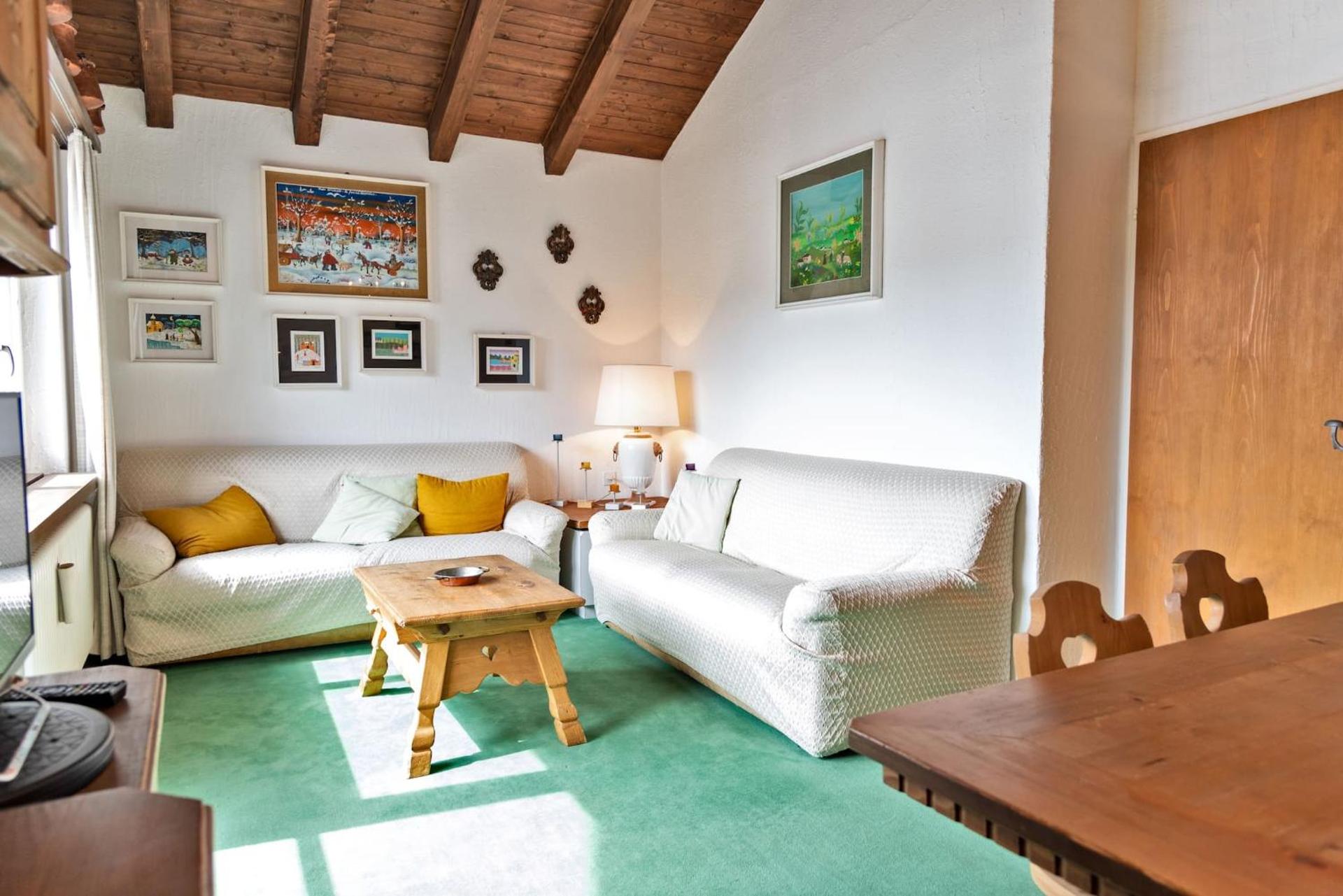 Communal lounge/ TV room