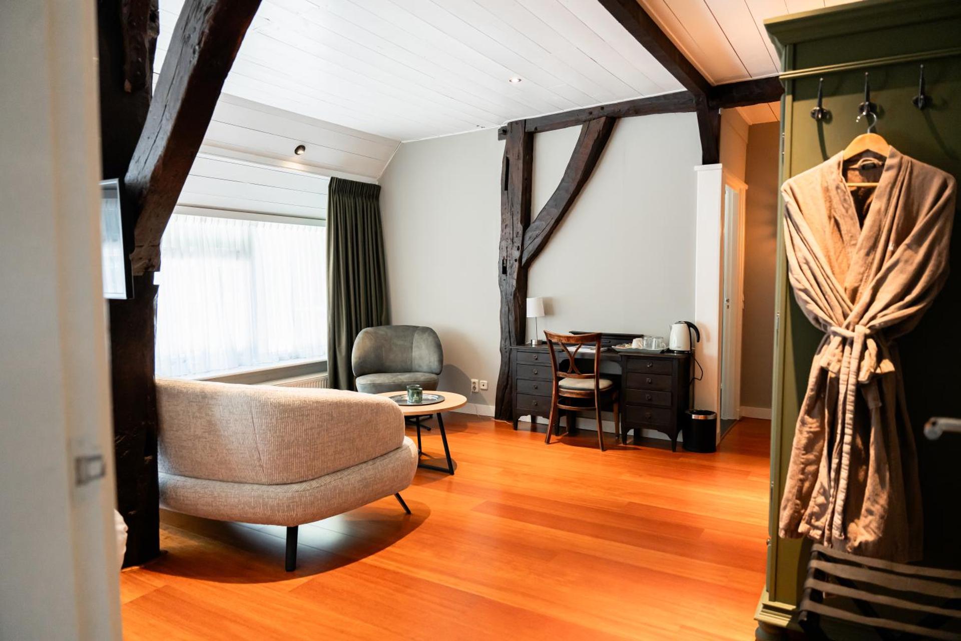 Deluxe Suite with Spa Bath