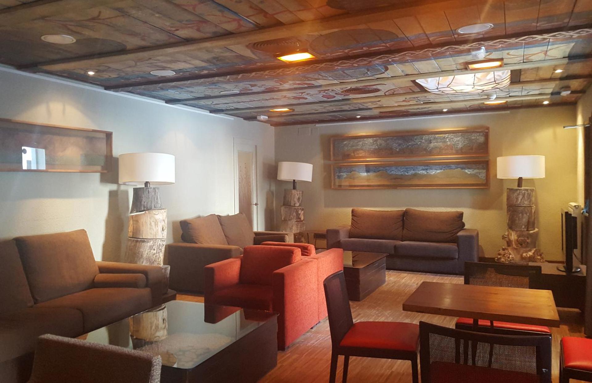 Communal lounge/ TV room