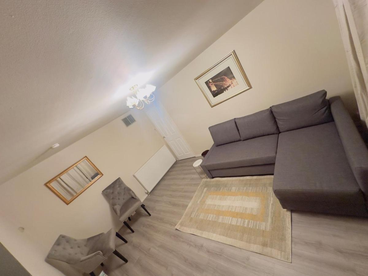 Modern & Cosy 3 Bedroom Inverkeithing home- Ideal for Edinburgh Dunfermline & St Andrews with Free Parking