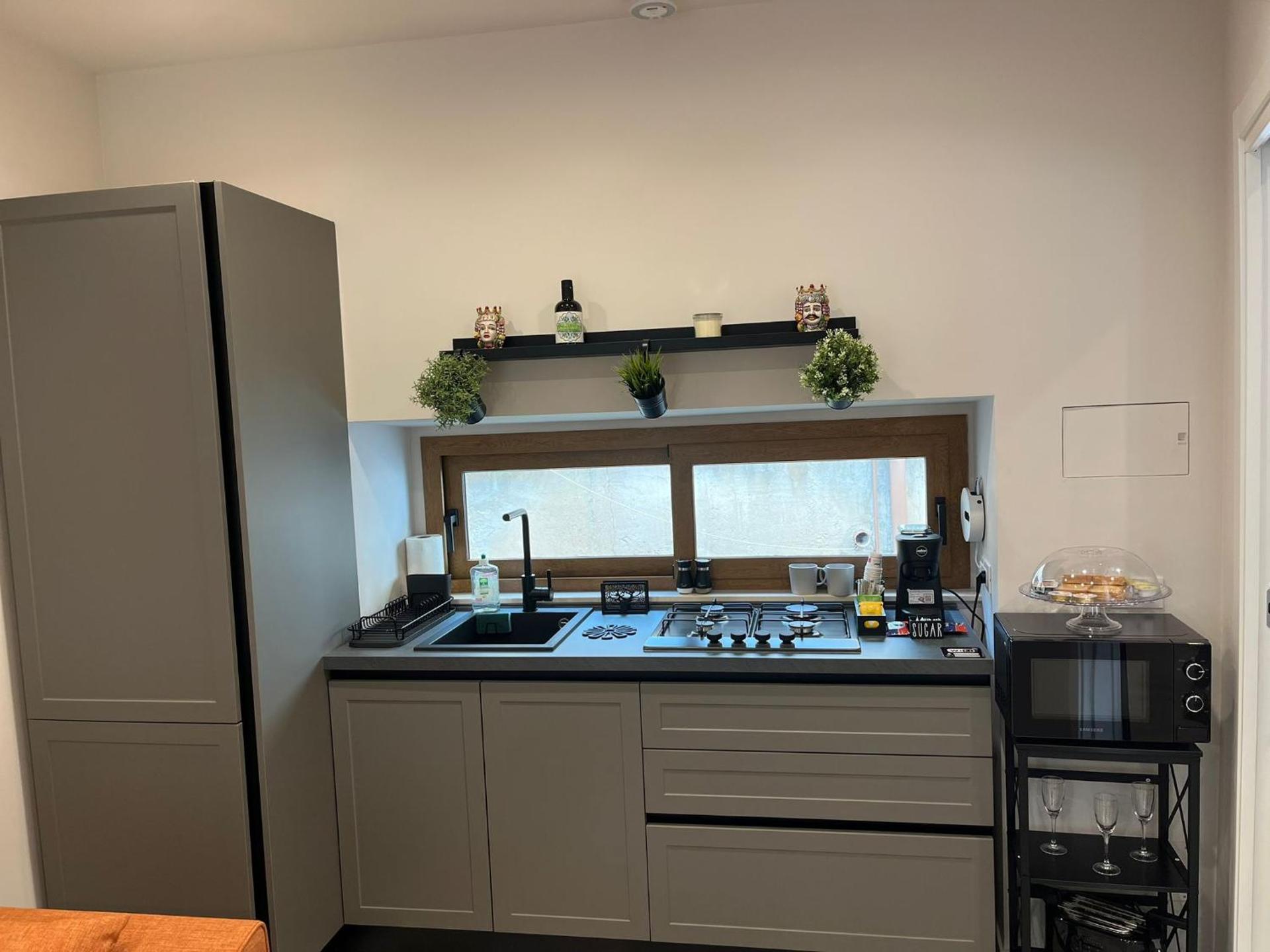 Kitchen or kitchenette