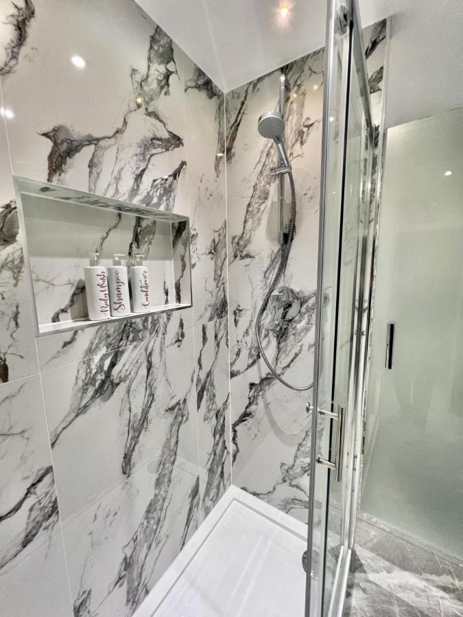 Three Bedroom Superior Duplex Apartment with Patio – Ground and Lower Ground Floor