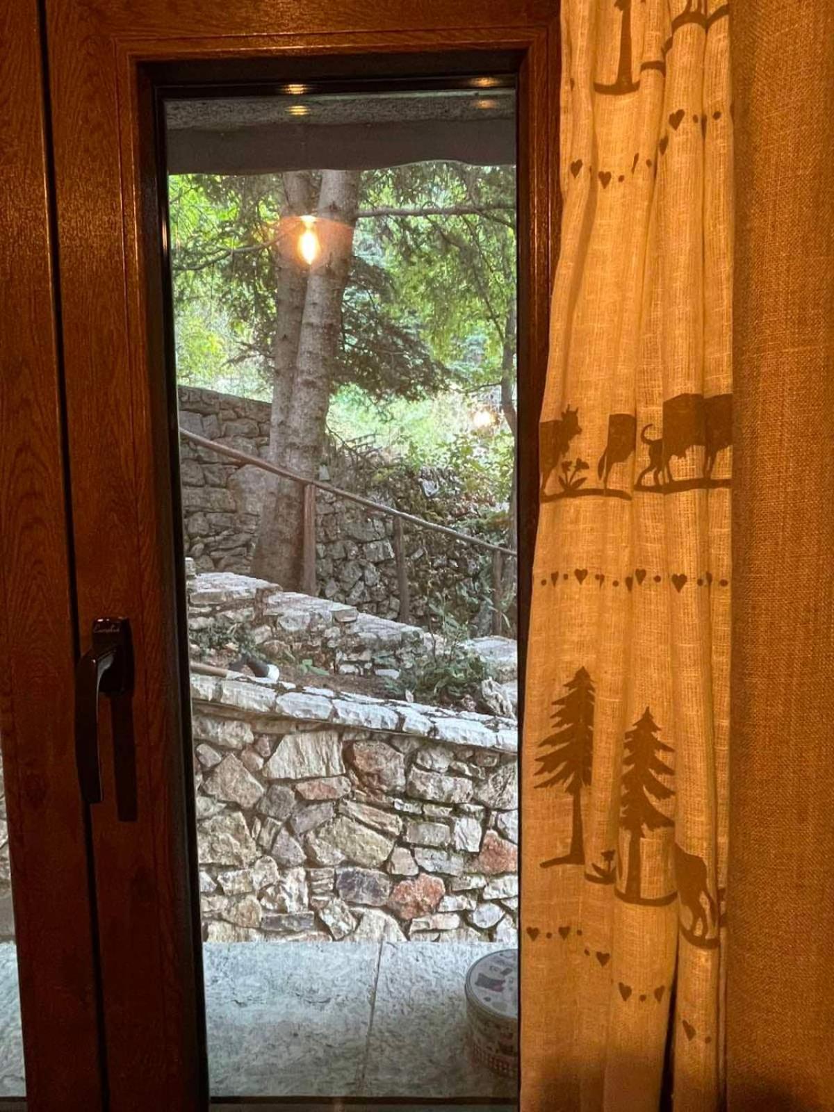 Pinecone Lodge, Eptalofos Wellness Garden Chalet