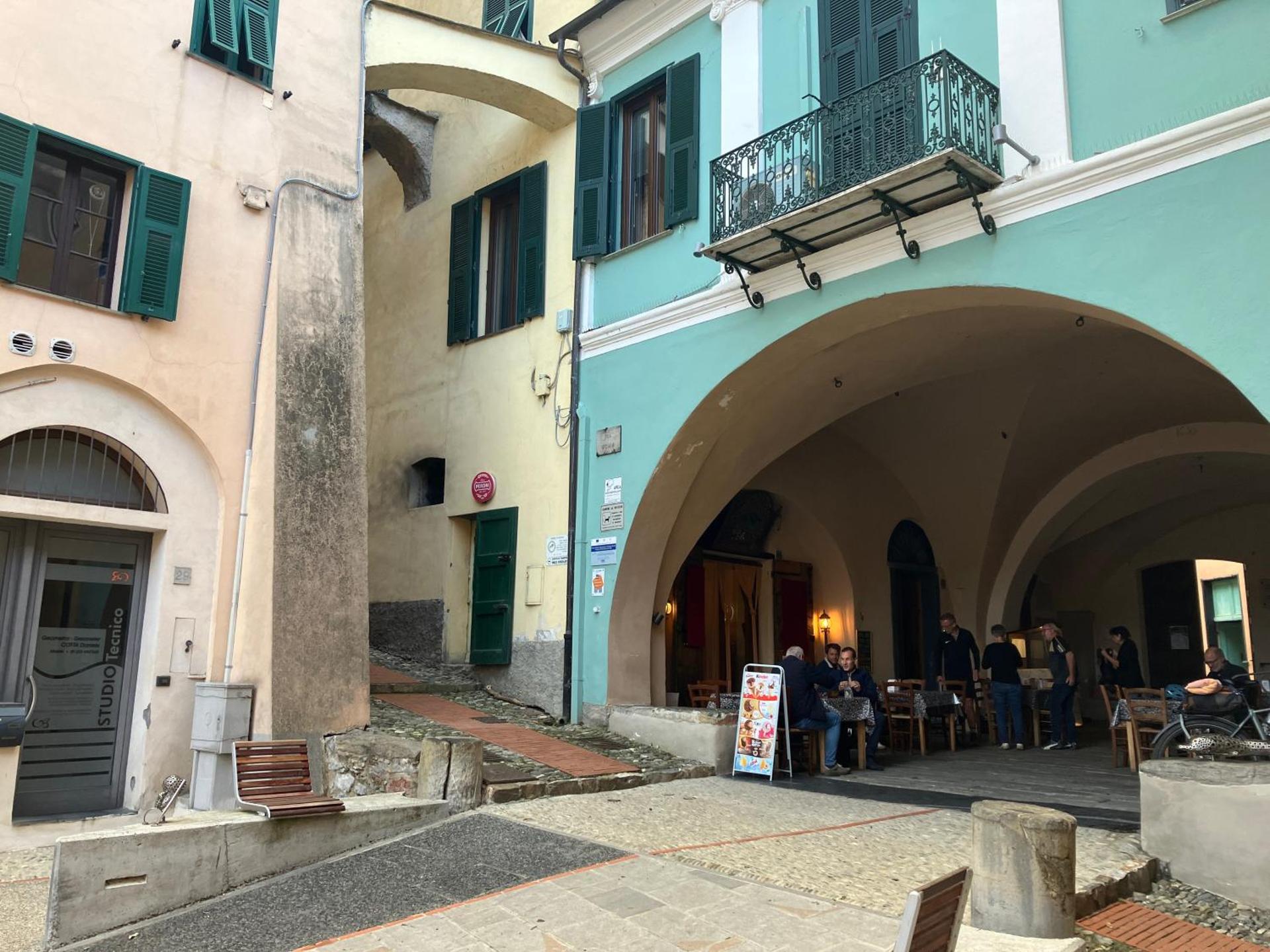 Beautifully restored romantic apartment in the centre of historic Dolcedo