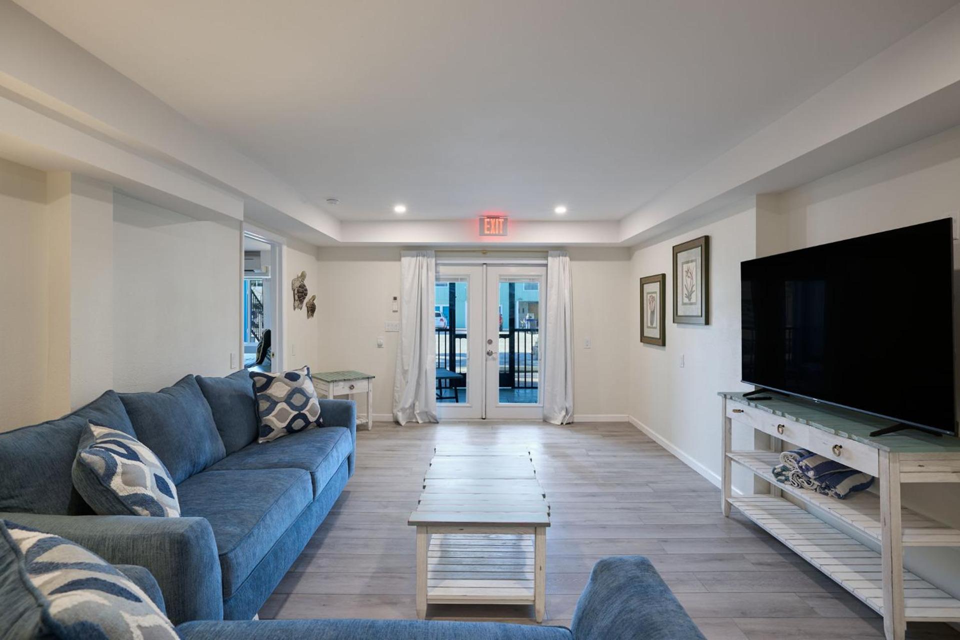 Renovated Ground Floor 3BR Residence with Pool and Spa at Margarita Mansion