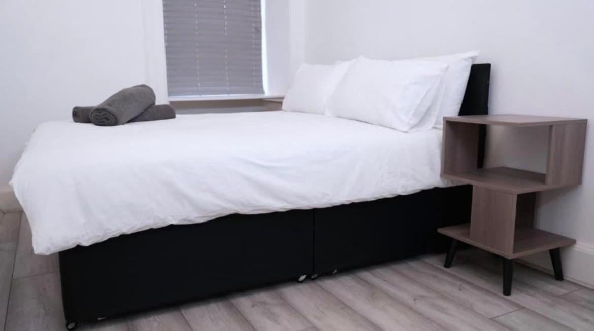 Newly refurbished 2 bed !