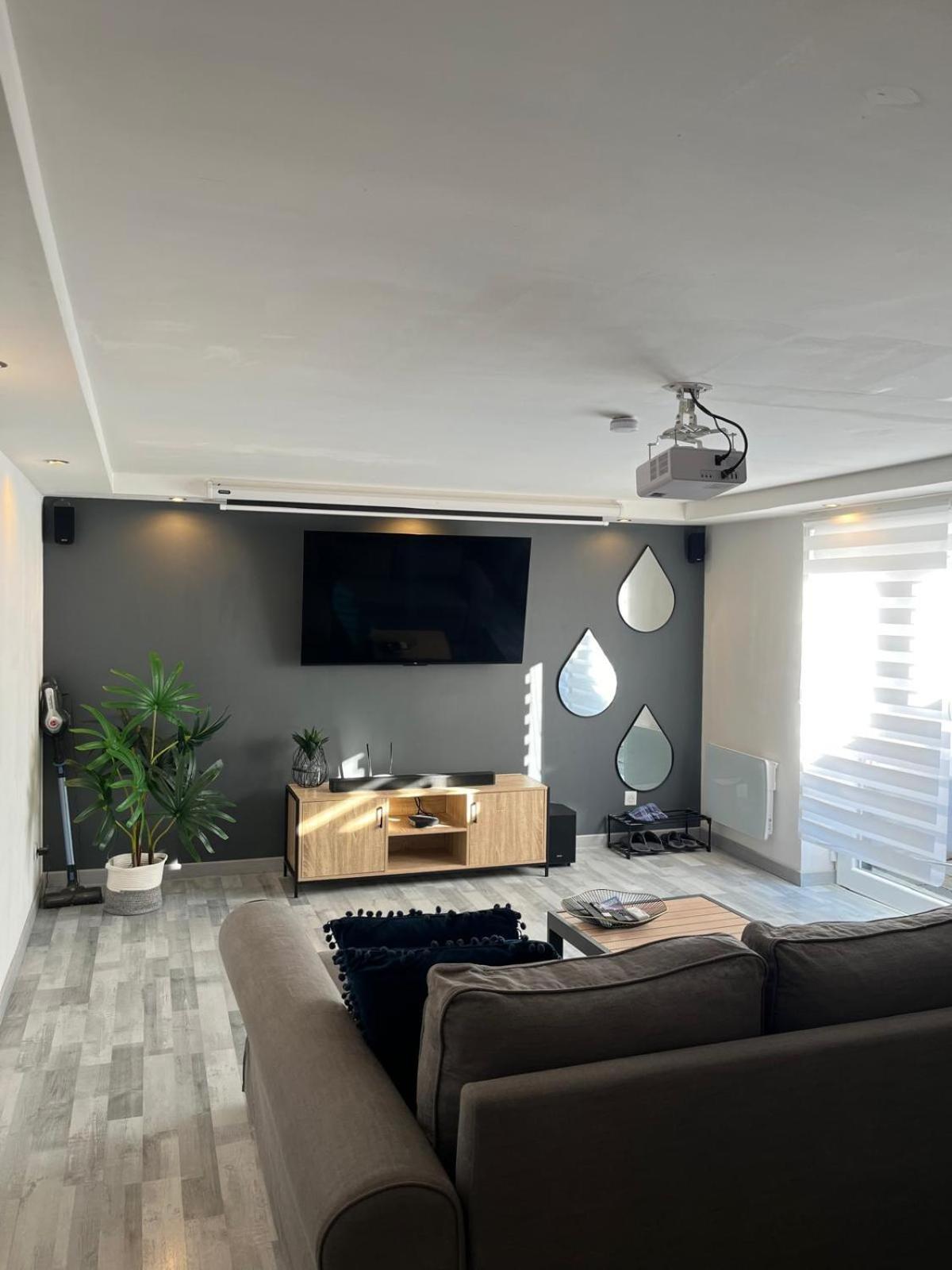 Très bel appartement type loft de 40 m2 dans maison avec parking privatif