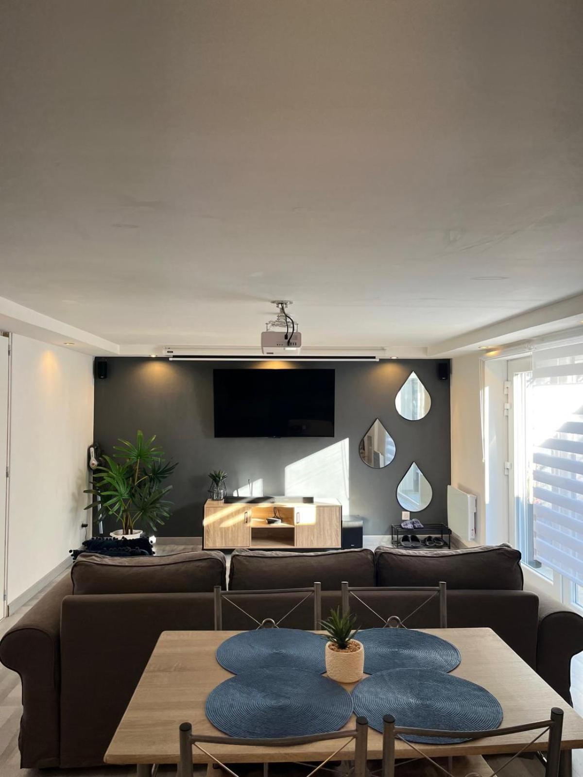 Très bel appartement type loft de 40 m2 dans maison avec parking privatif