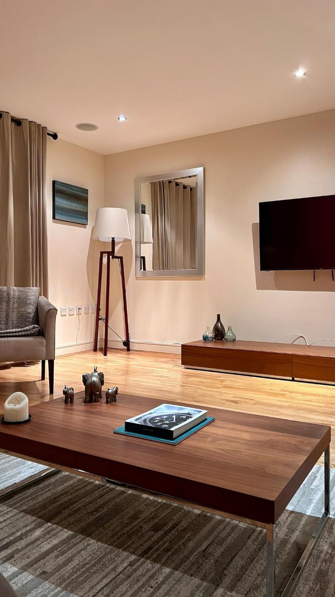 Communal lounge/ TV room