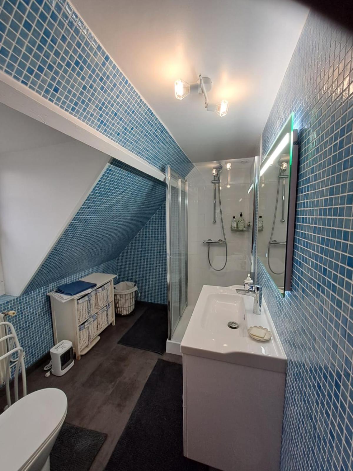 BERNAY Chambre avec salle d'eau privative et entrée indépendante