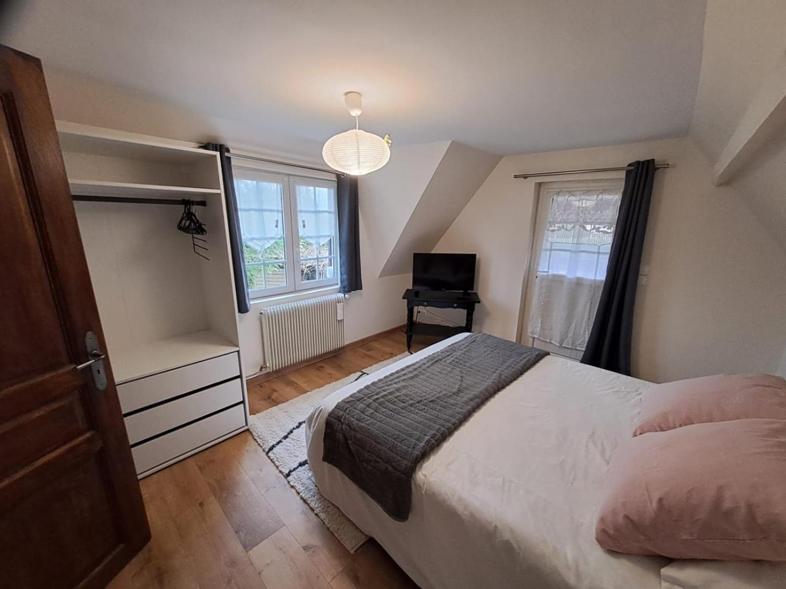 BERNAY Chambre avec salle d'eau privative et entrée indépendante