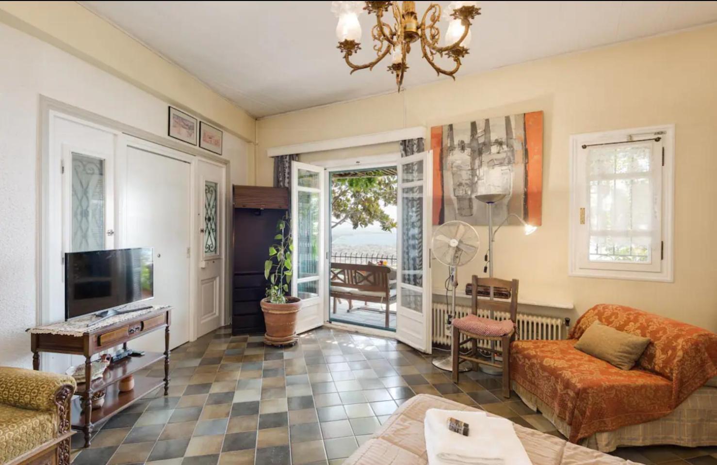 Communal lounge/ TV room