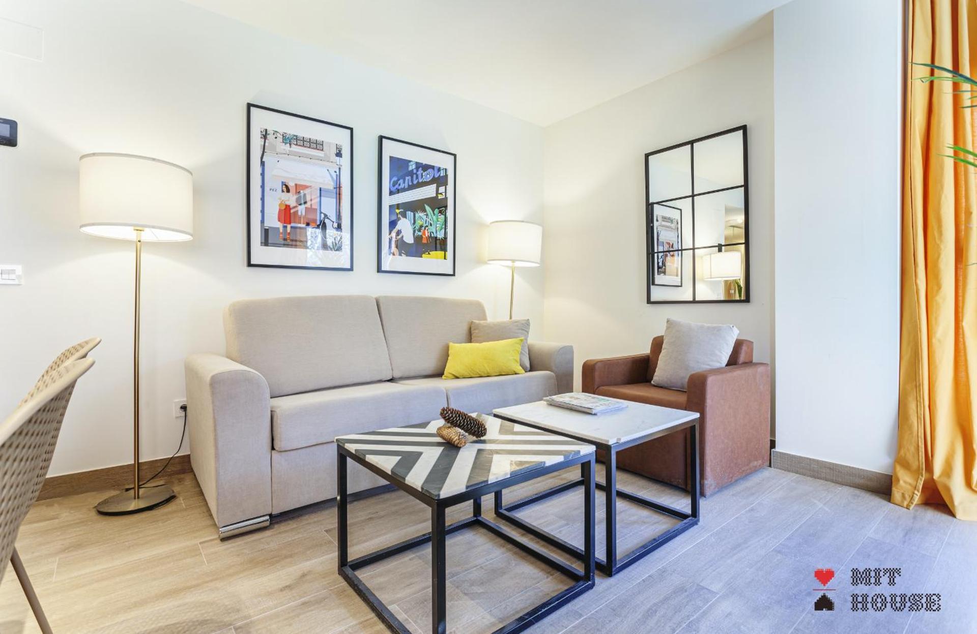 Communal lounge/ TV room