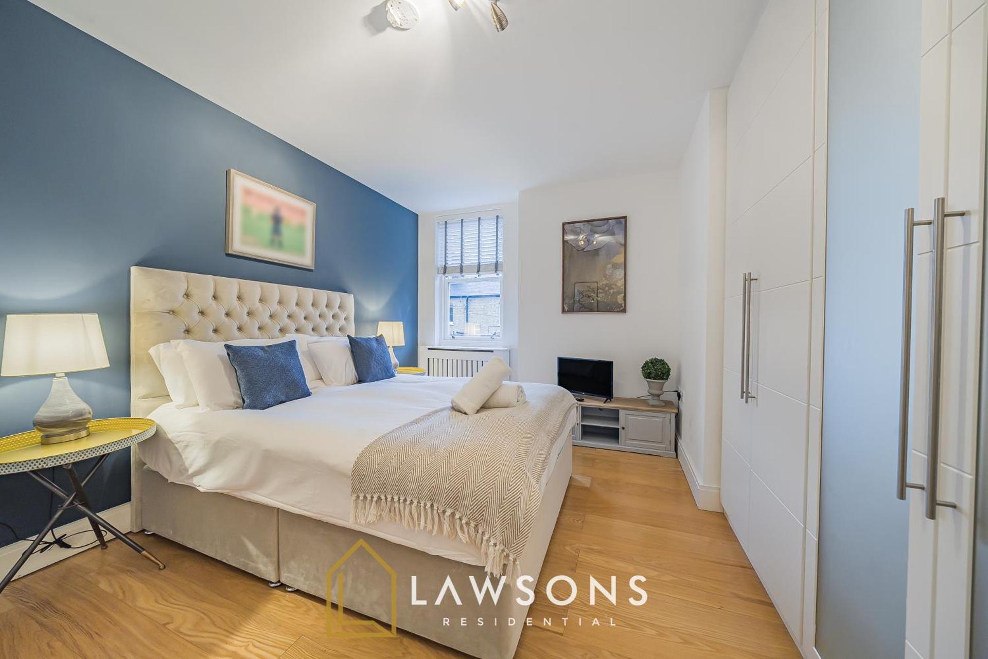 Downtown Living by Lawsons with free parking