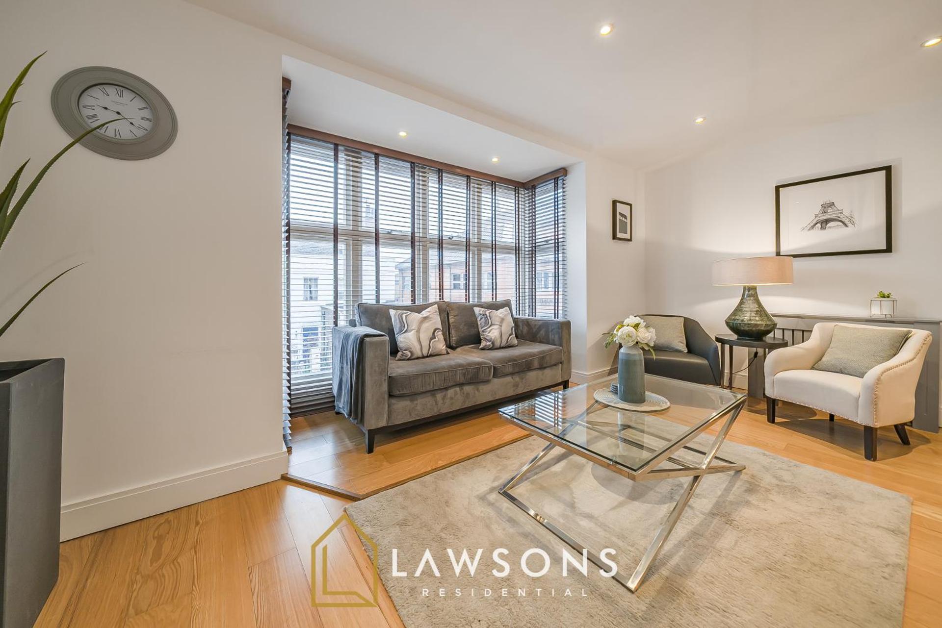 Downtown Living by Lawsons with free parking