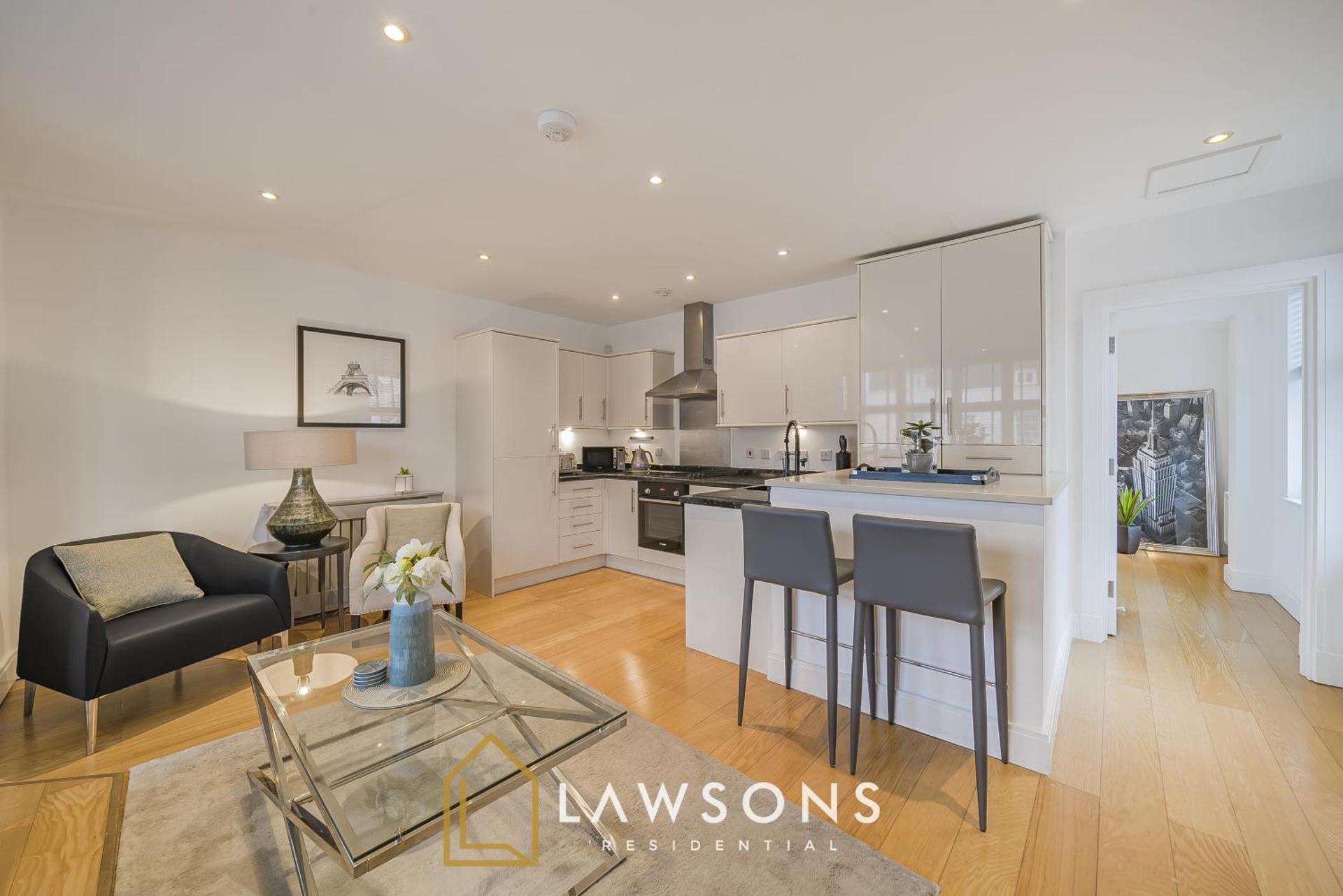 Downtown Living by Lawsons with free parking