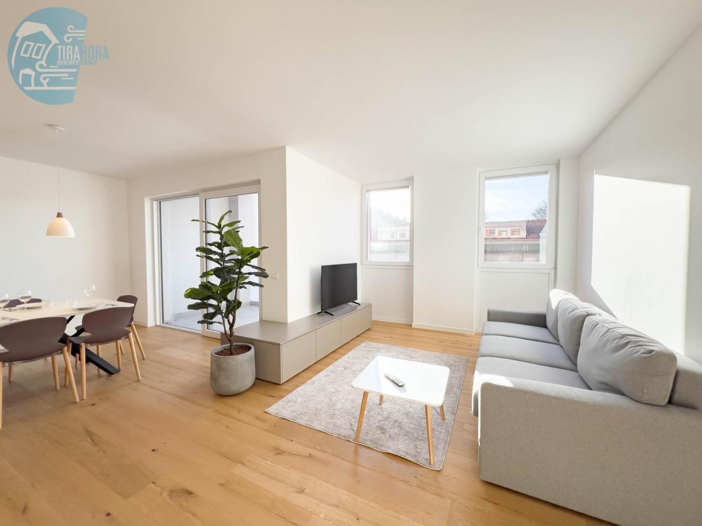 Blue Life 1b Tirabora Short Rent