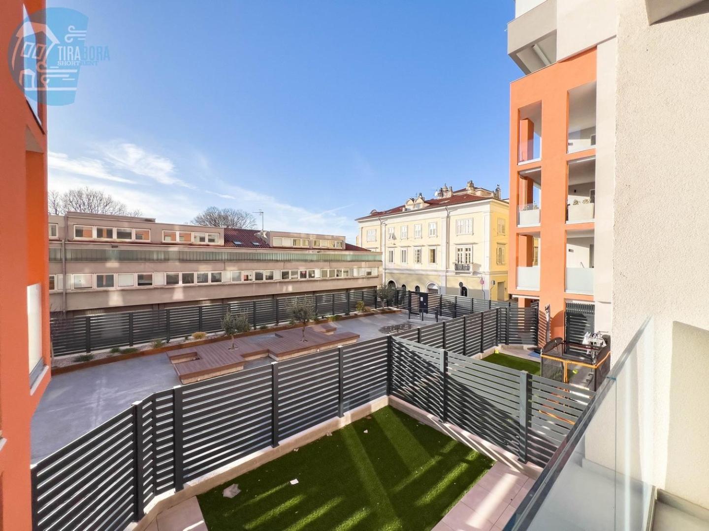 Blue Life 1b Tirabora Short Rent