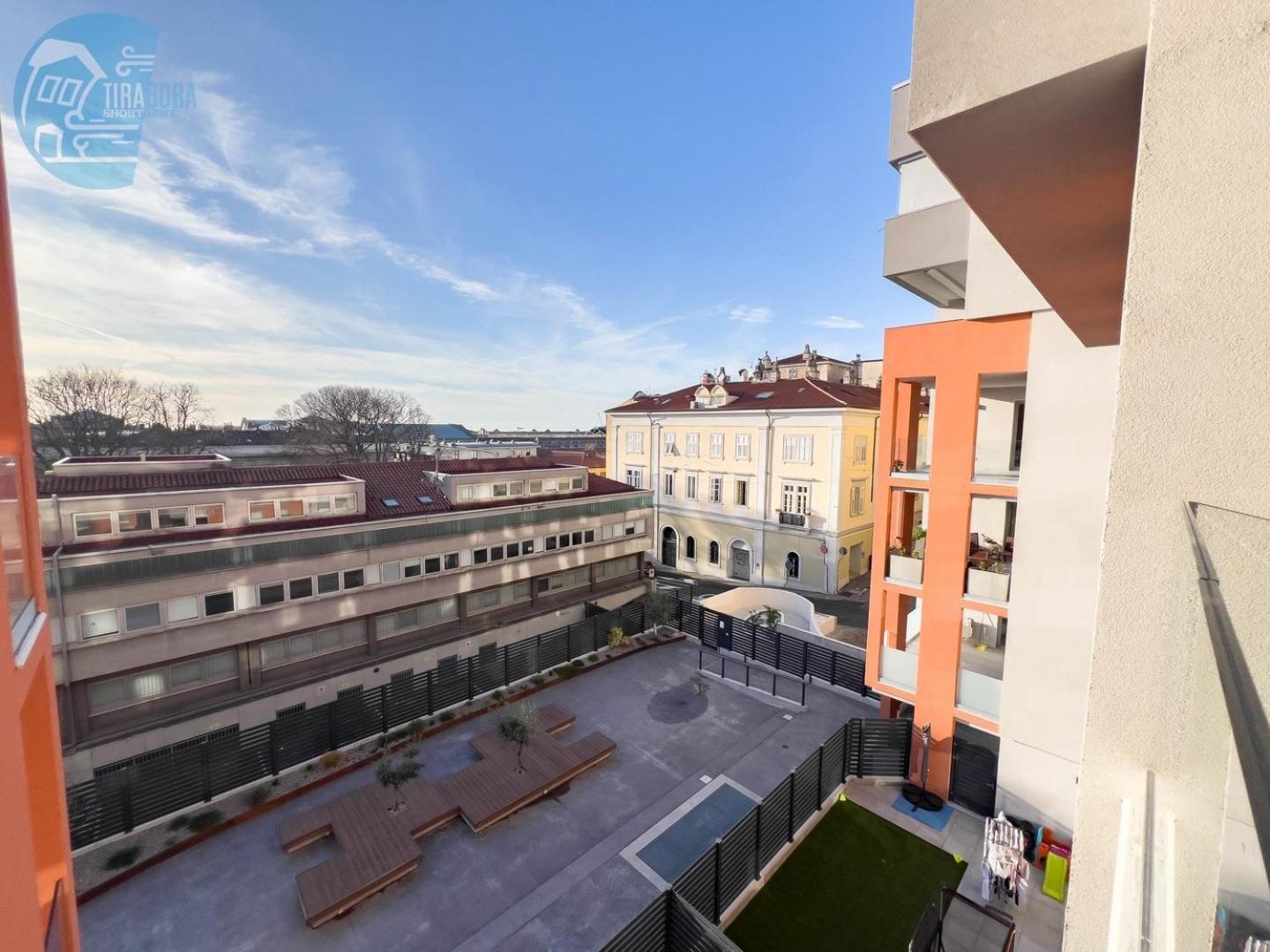 Blue Life 3b Tirabora Short Rent