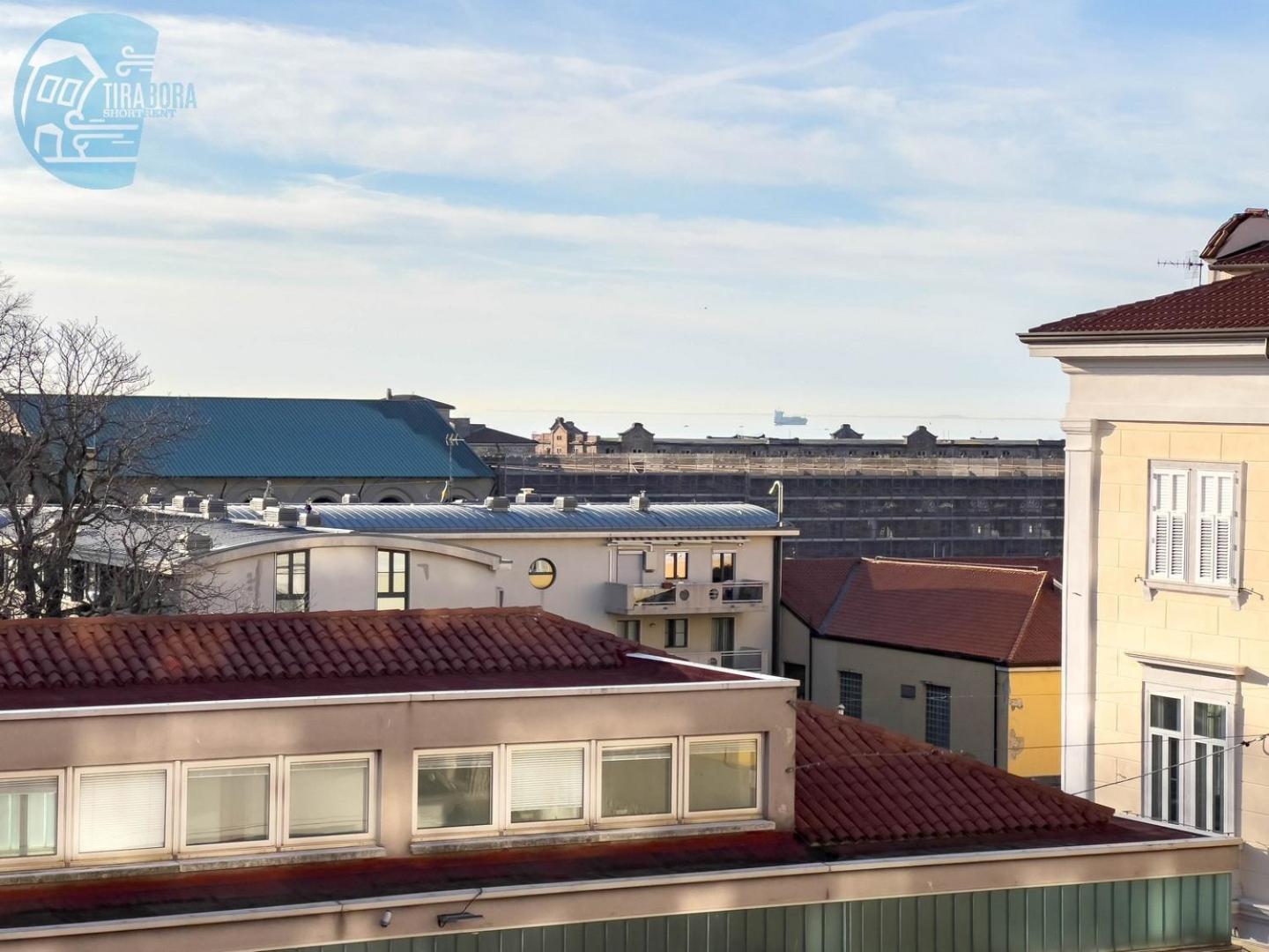 Blue Life 3b Tirabora Short Rent