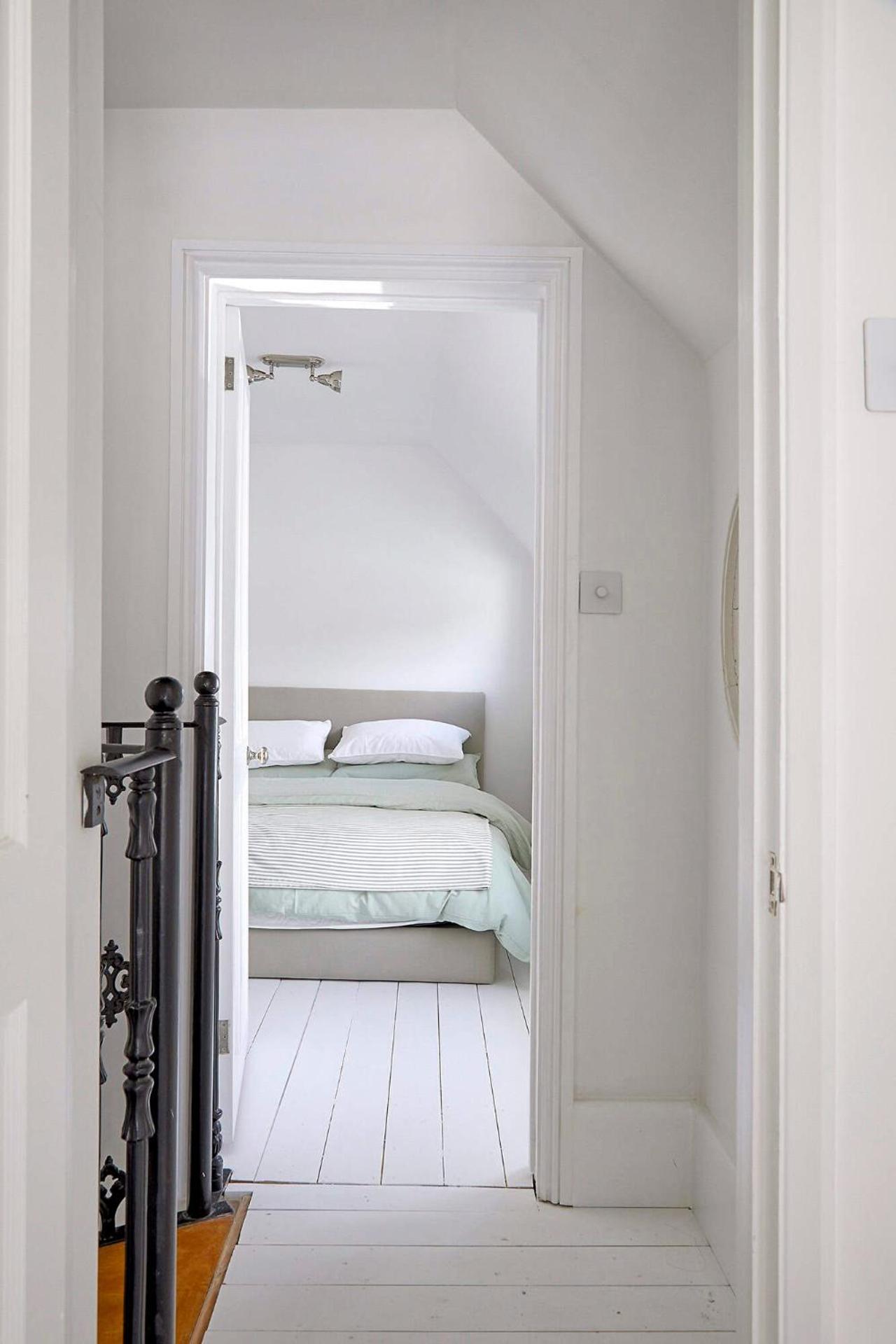 Willow House, Georgian Property in Shepperton, Double-Bed with Living Room, Bathroom and Utility Room available