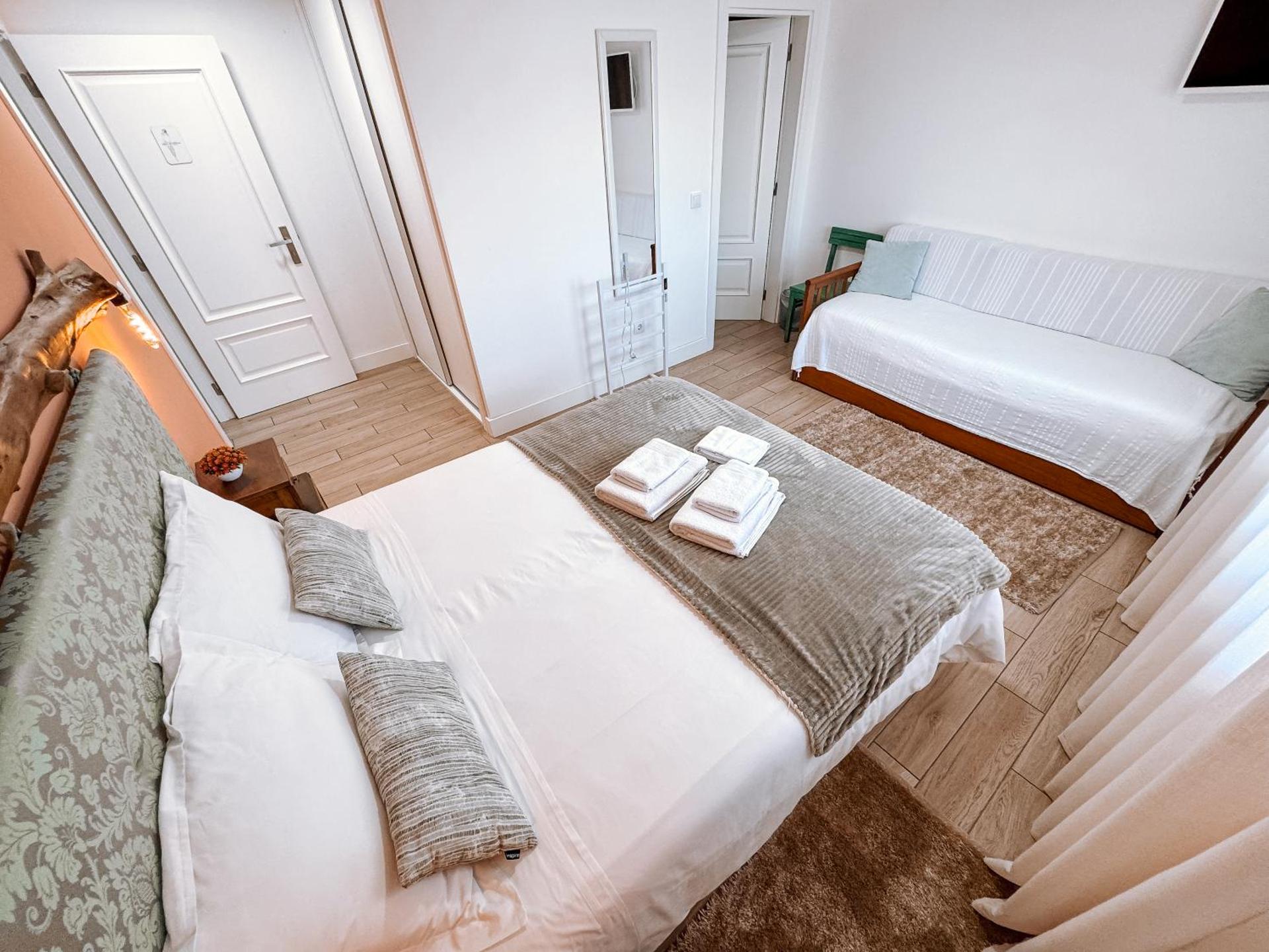 Deluxe Room (2 Adults + 1 Child)