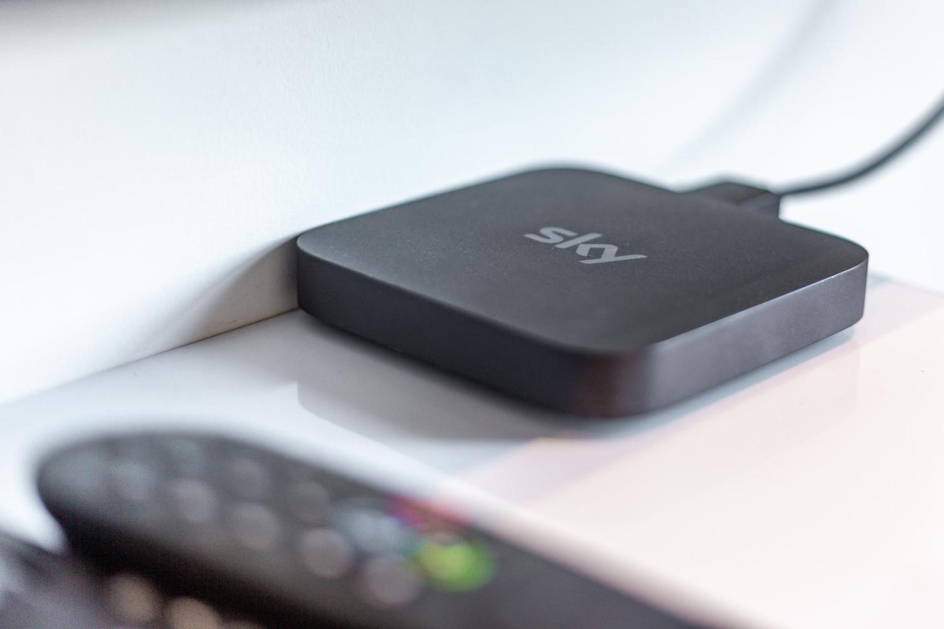 Modern Luxury Apartment next to Aldgate East Station, long term contractor pricing available