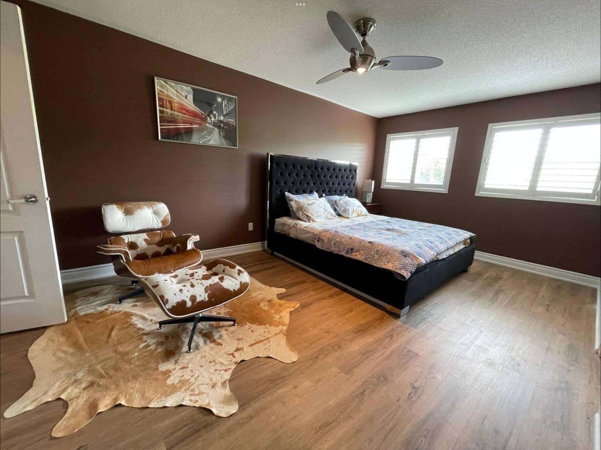 Beautiful Master bedroom unit with private washroom