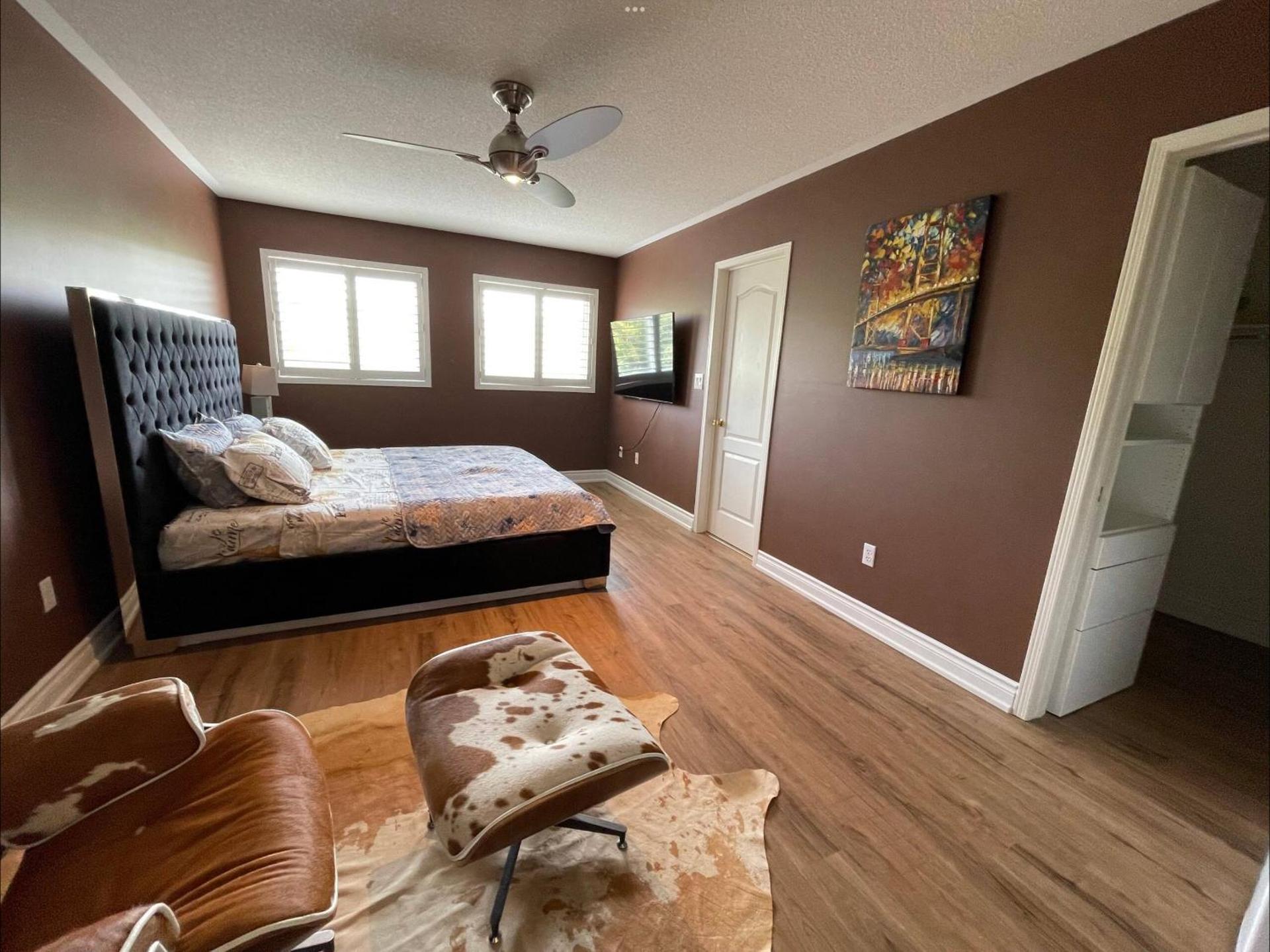 Beautiful Master bedroom unit with private washroom