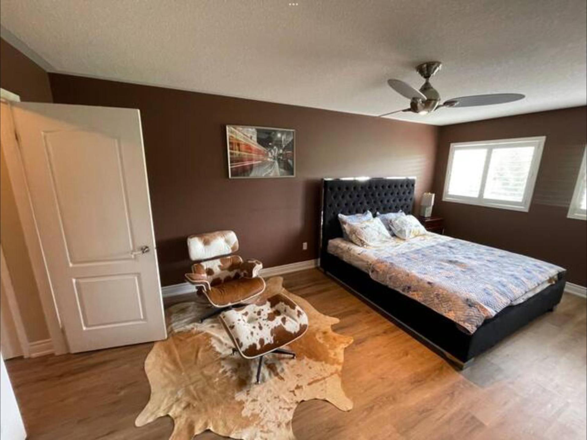 Beautiful Master bedroom unit with private washroom