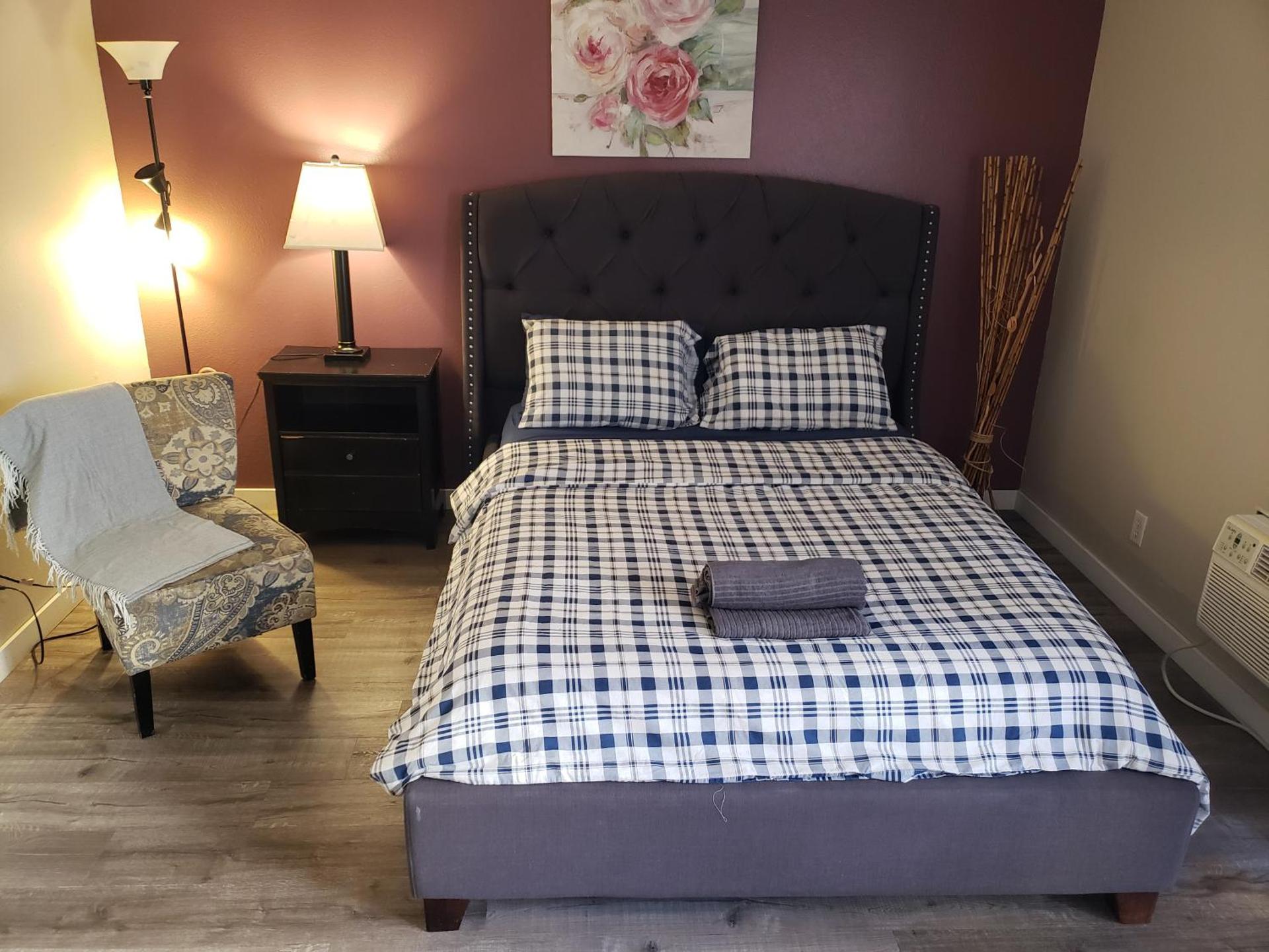 Beverly Hills Suite with Balcony