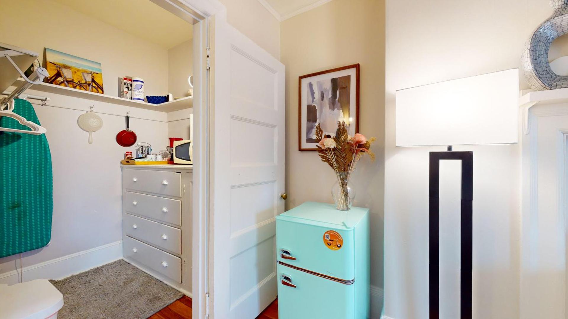 Large Private Room, walk to Fenway, BU, Hospitals