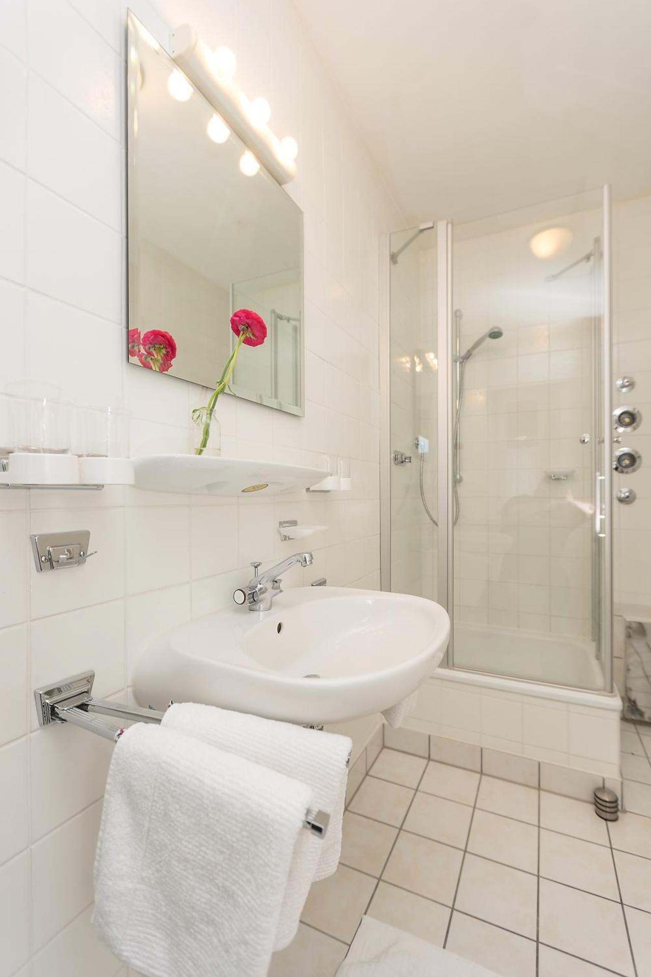 Villa Waldfrieden - Ferienwohnungen und -Haus